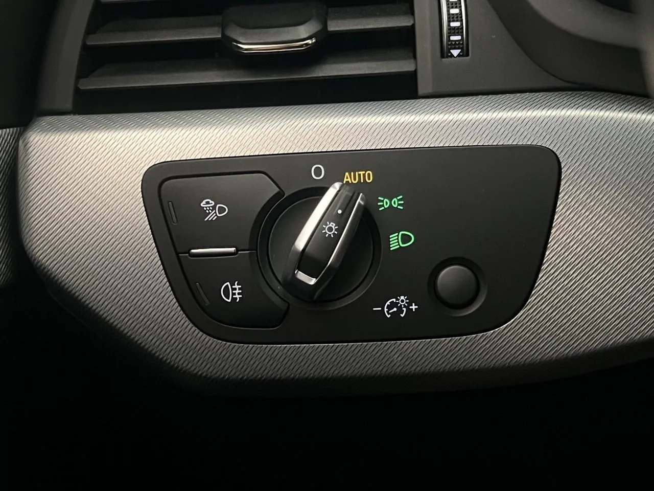 Vehicle image 29
