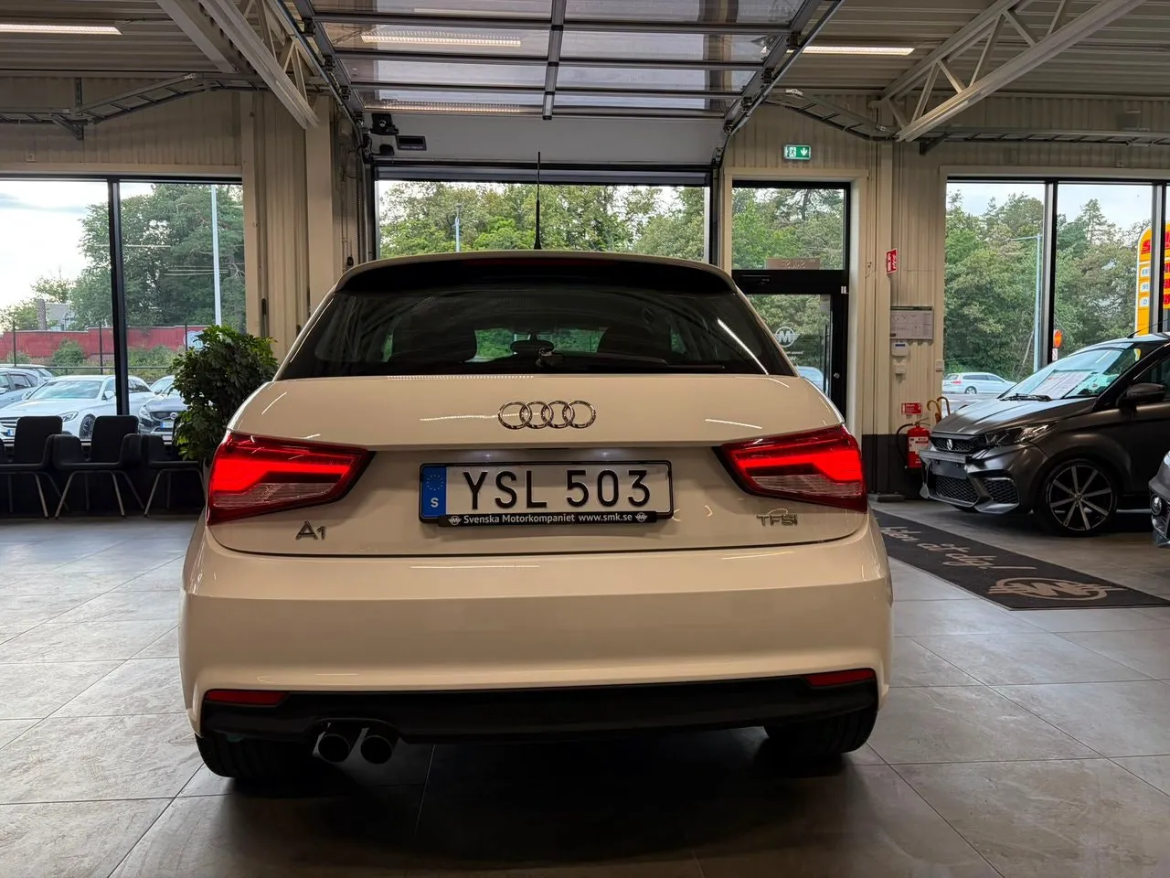 Vehicle image 4