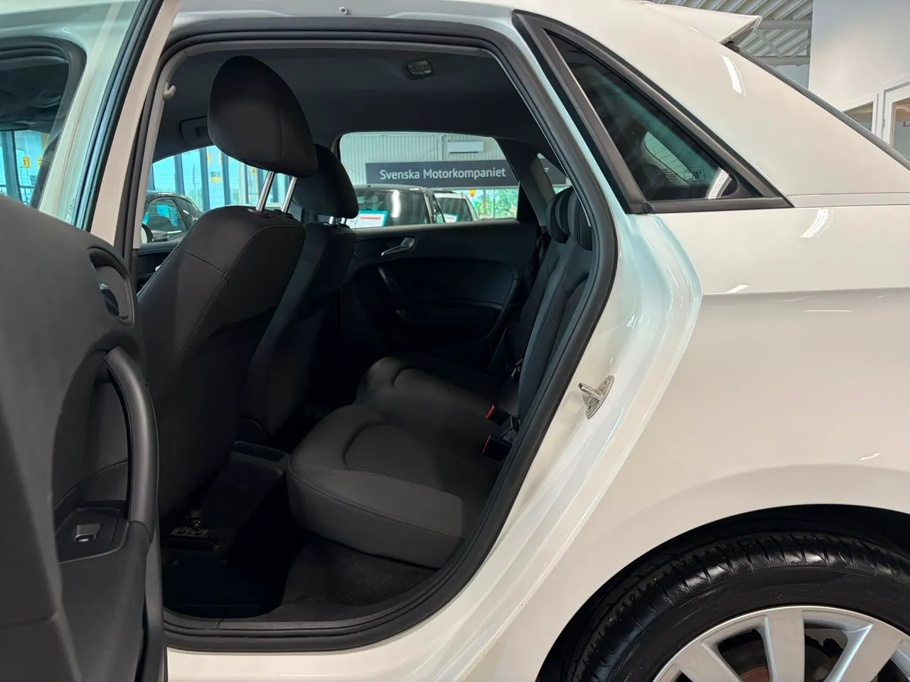 Vehicle image 11