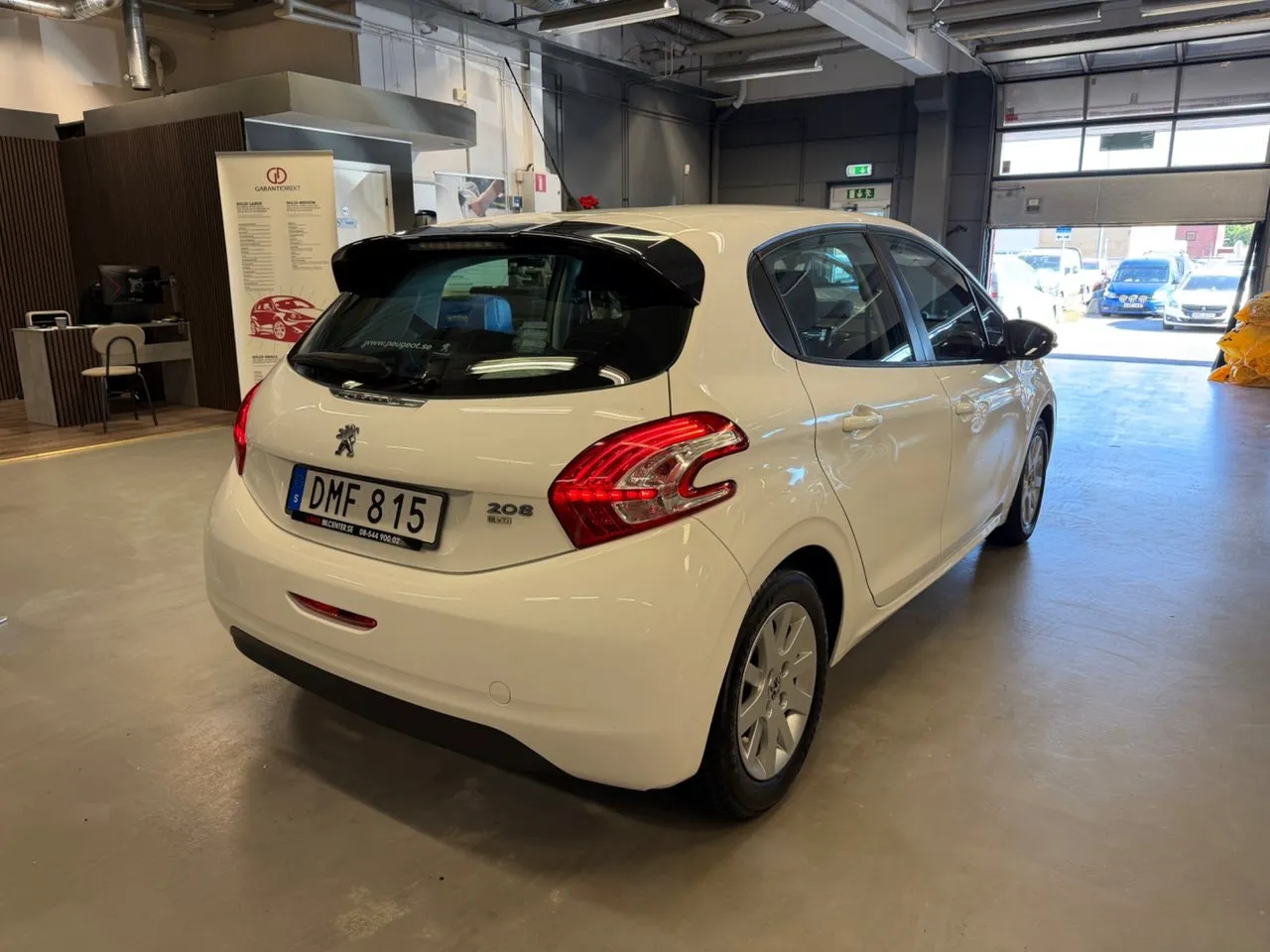Vehicle image 4