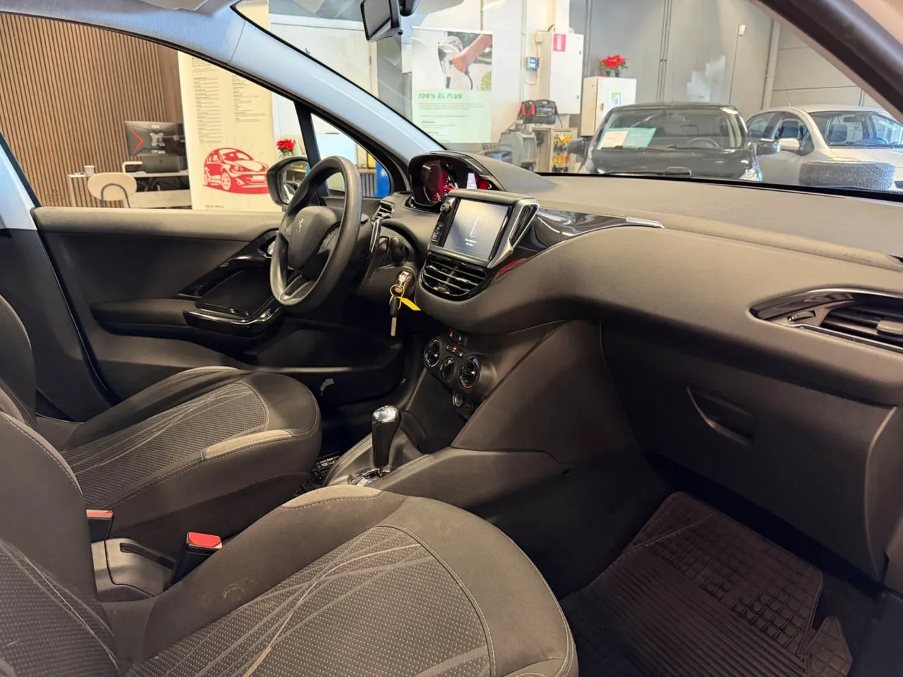 Vehicle image 15