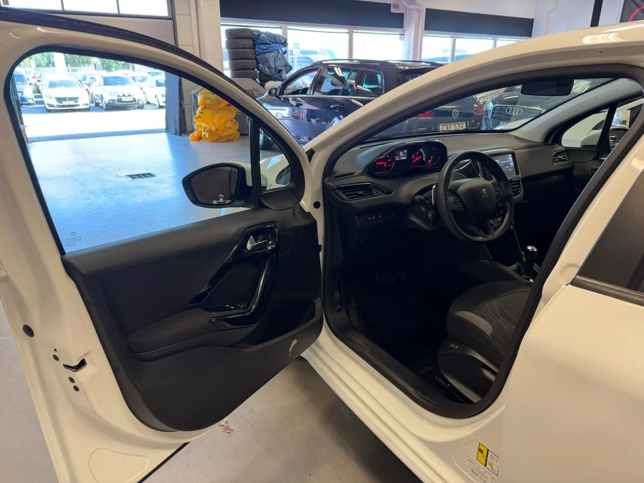 Vehicle image 7