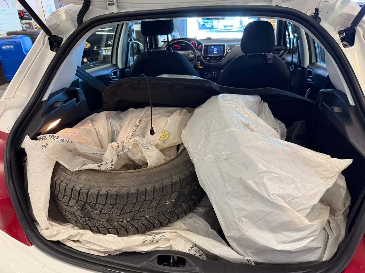 Vehicle image 20