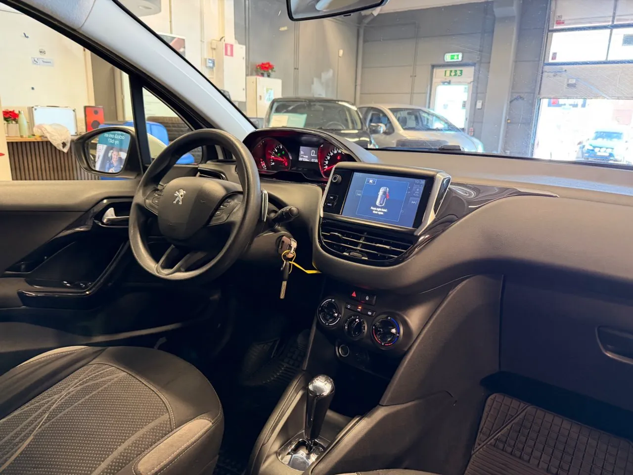 Vehicle image 16
