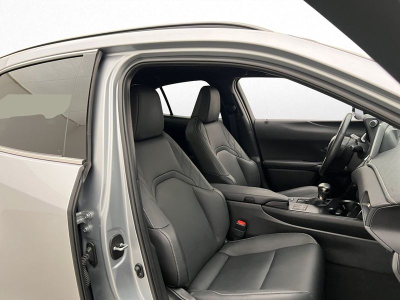 Lexus UX bild 24