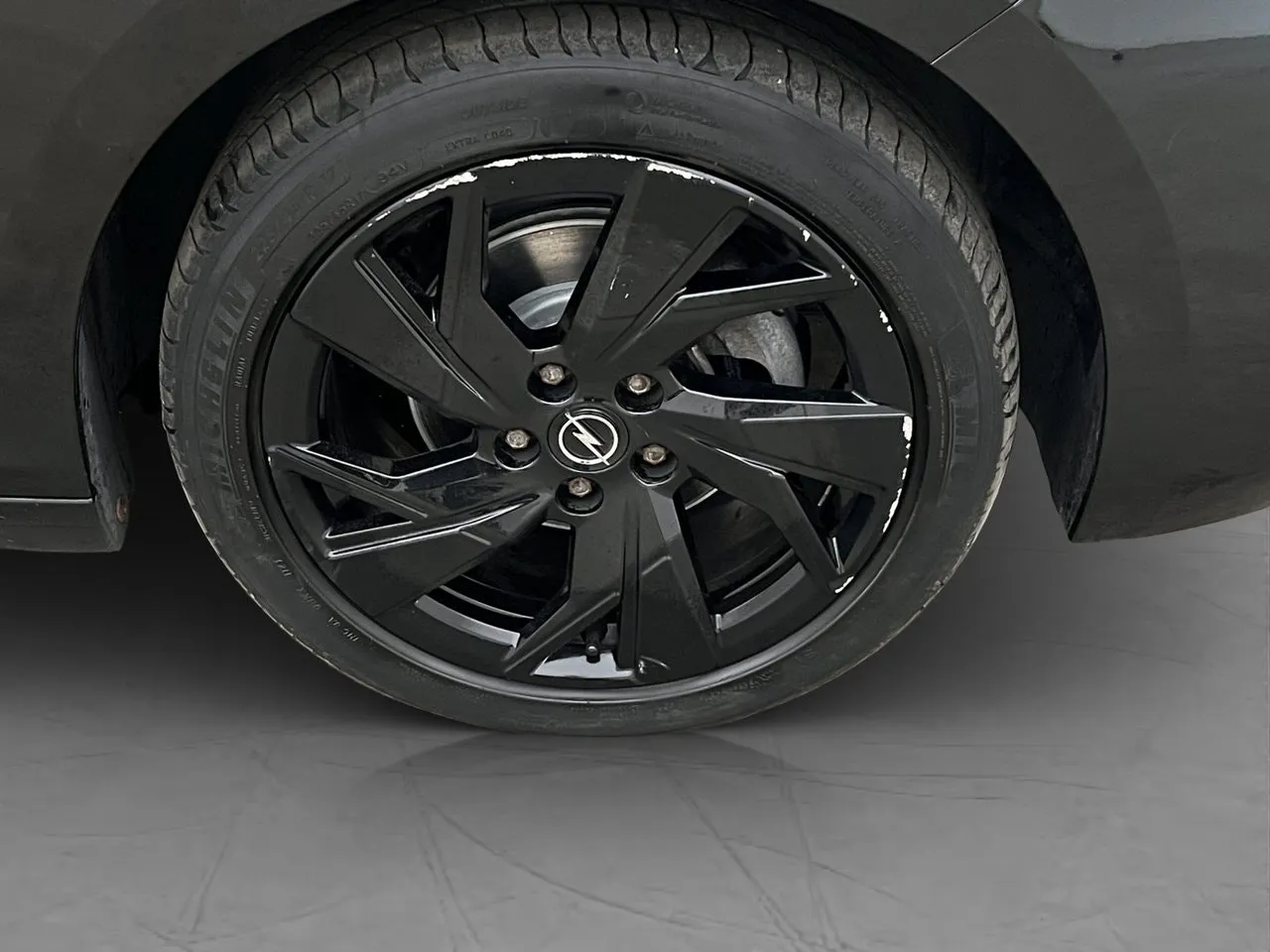 Vehicle image 32