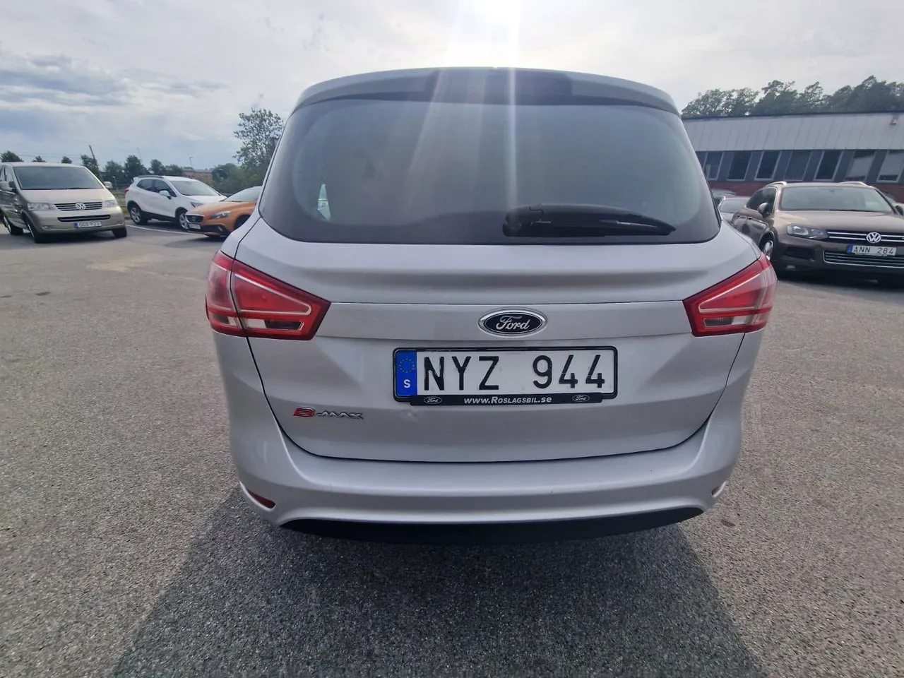Vehicle image 5