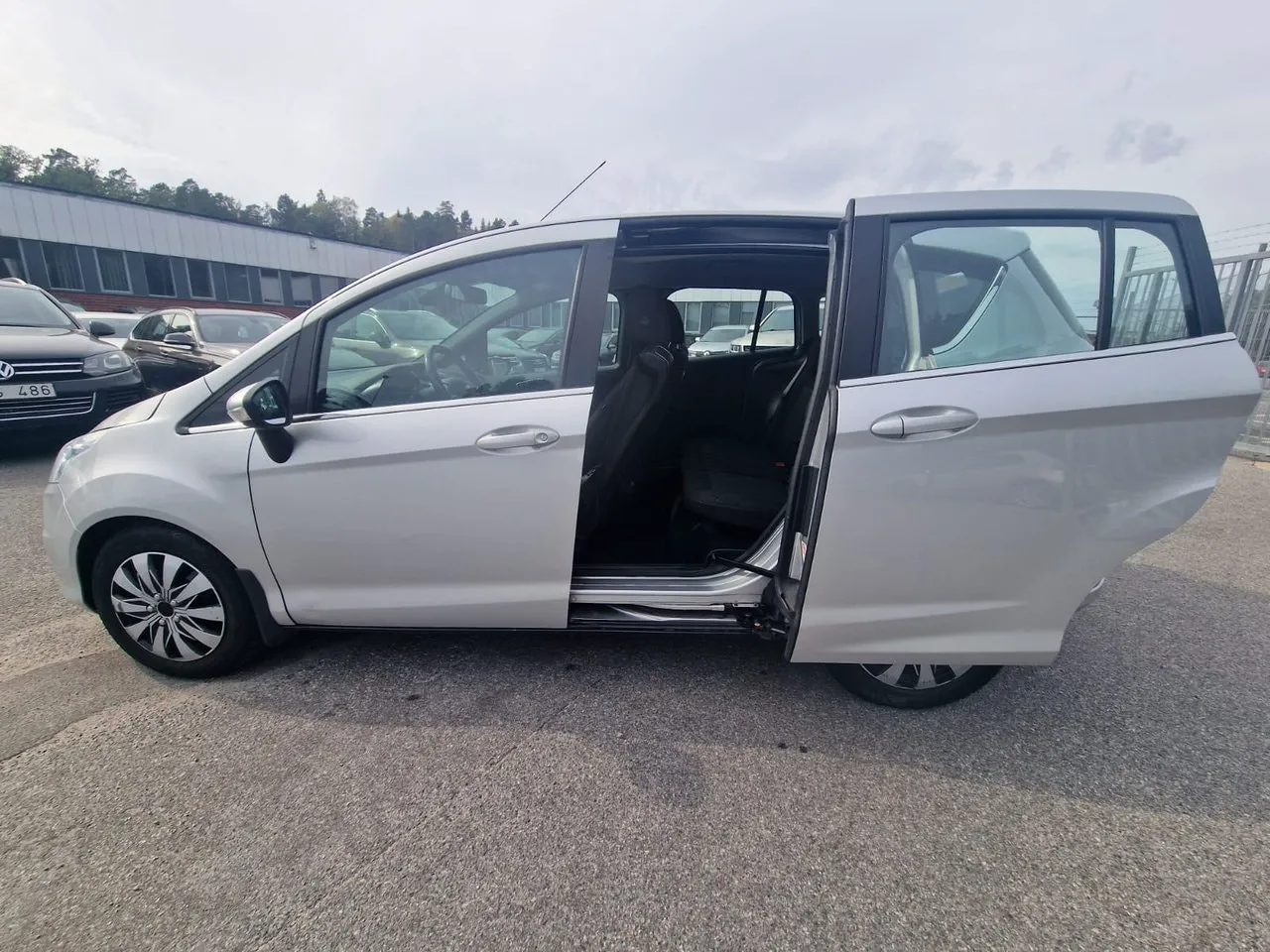 Vehicle image 7