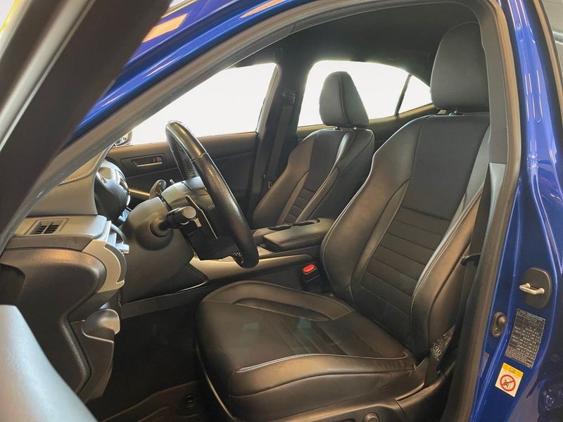 Lexus IS bild 9