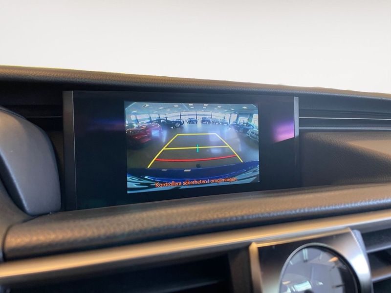 Lexus IS bild 17