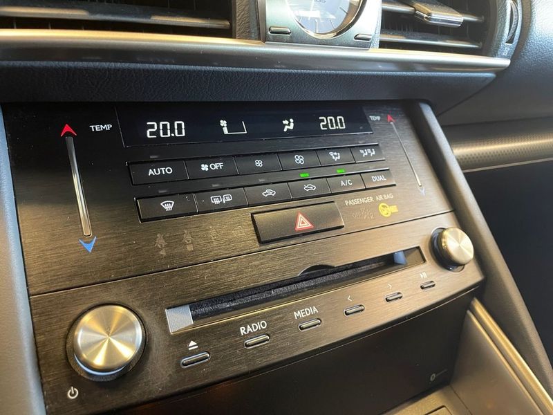Lexus IS bild 25