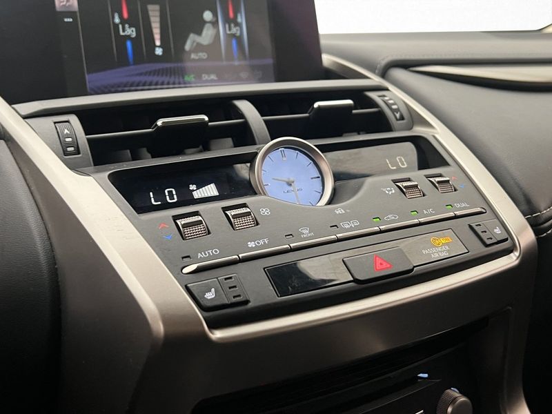 Lexus NX bild 21