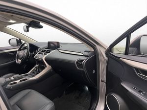 Lexus NX bild 12