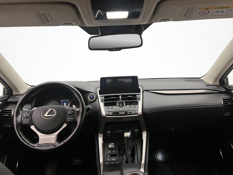 Lexus NX bild 14