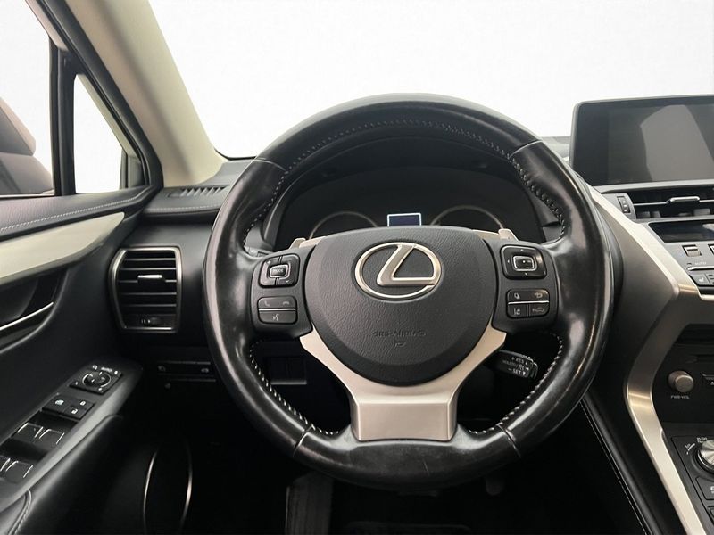 Lexus NX bild 10