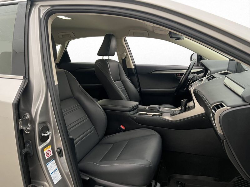 Lexus NX bild 11