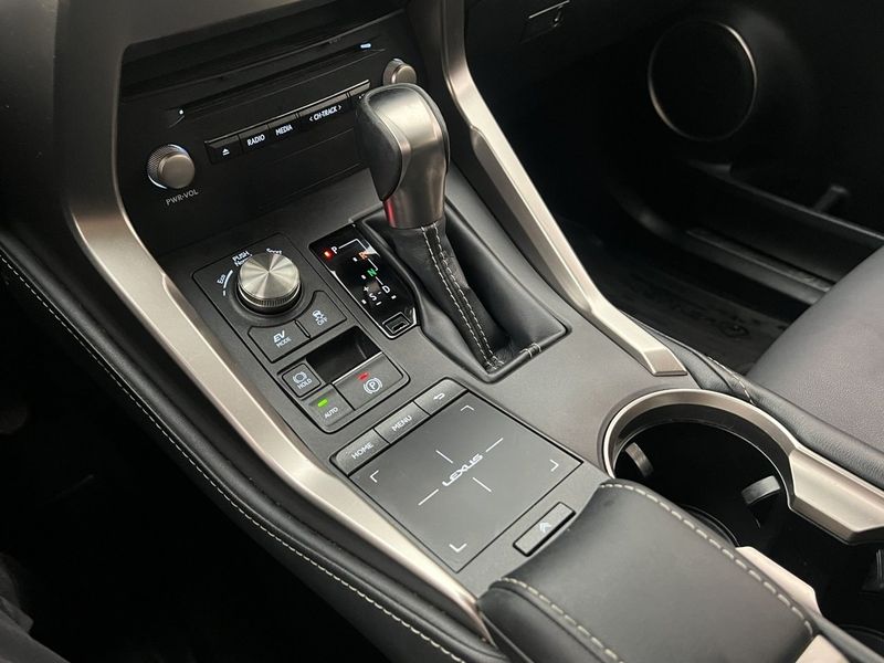 Lexus NX bild 22