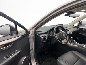 Lexus NX bild 8