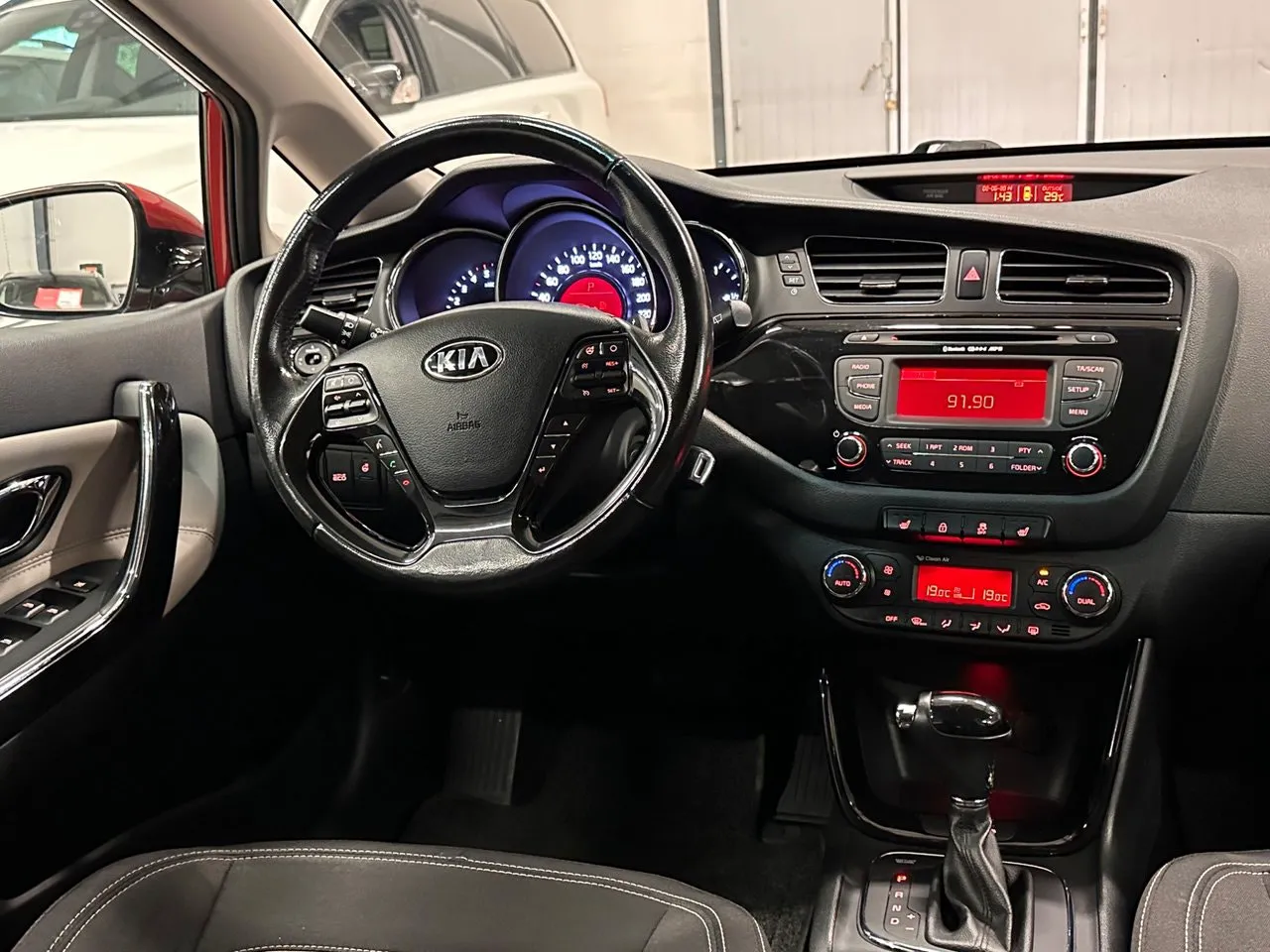 Vehicle image 14