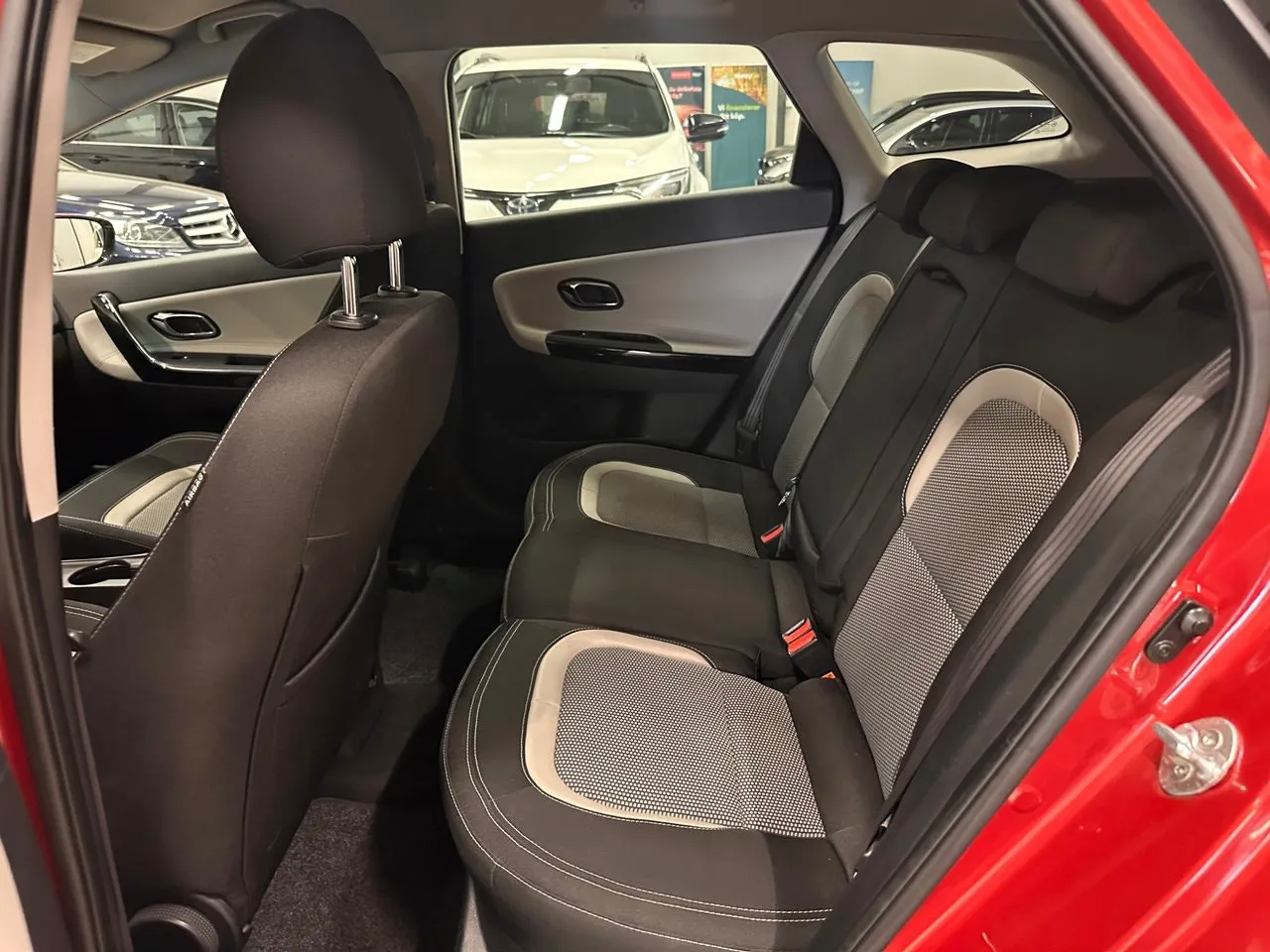 Vehicle image 21