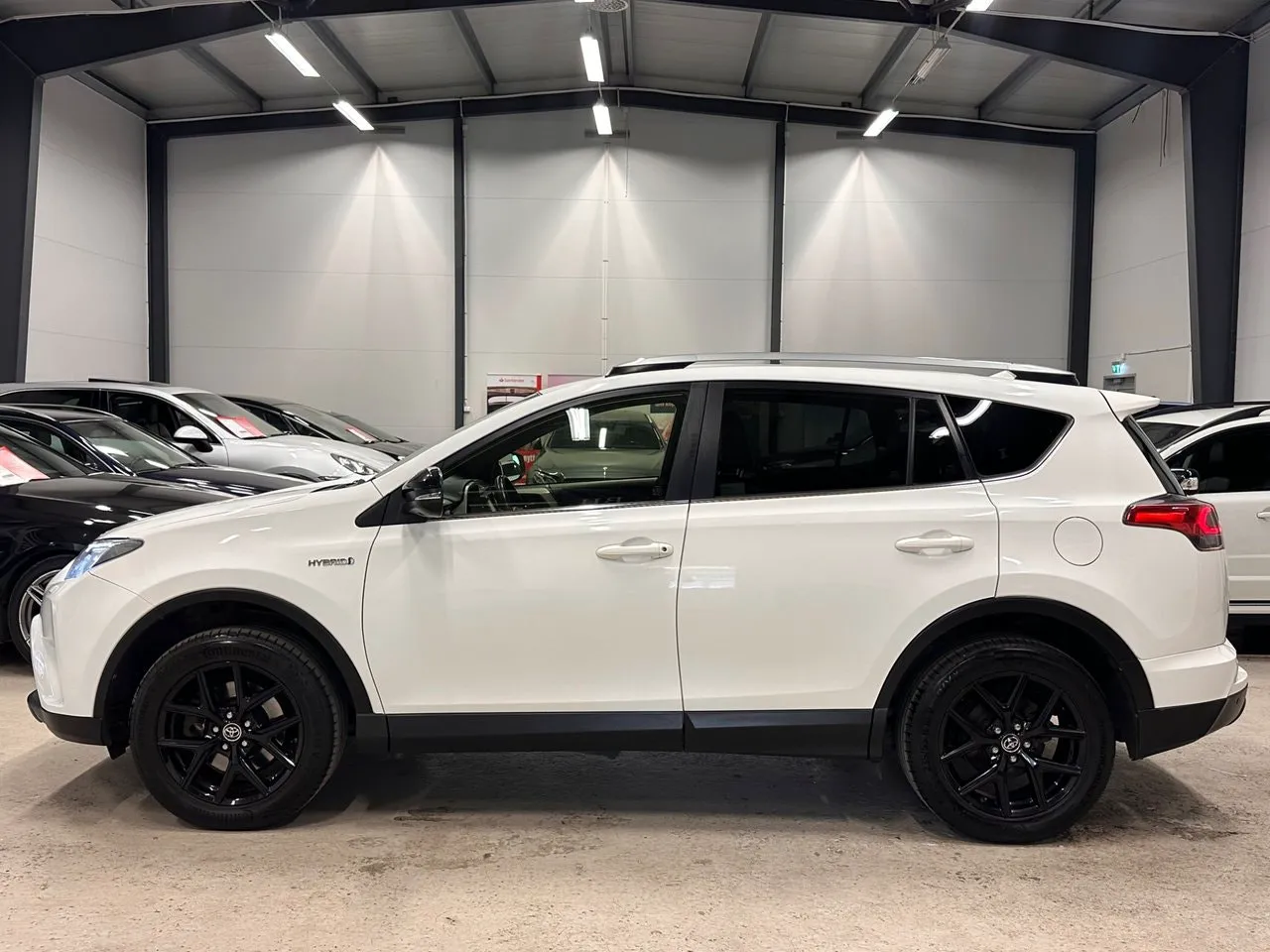 Vehicle image 7