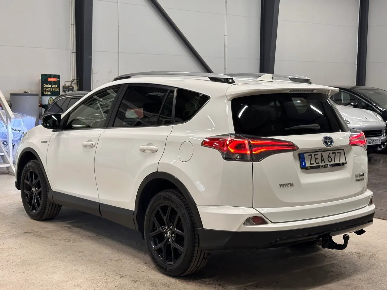 Vehicle image 6