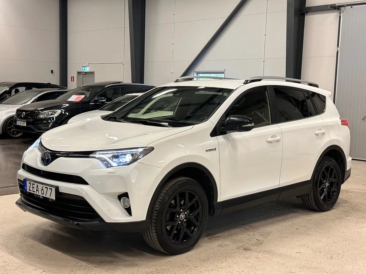 Vehicle image 5