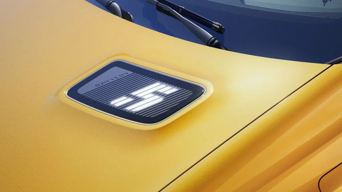 Vehicle image 5