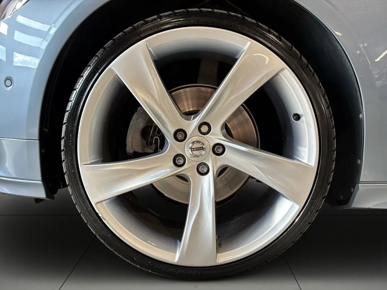 Vehicle image 13