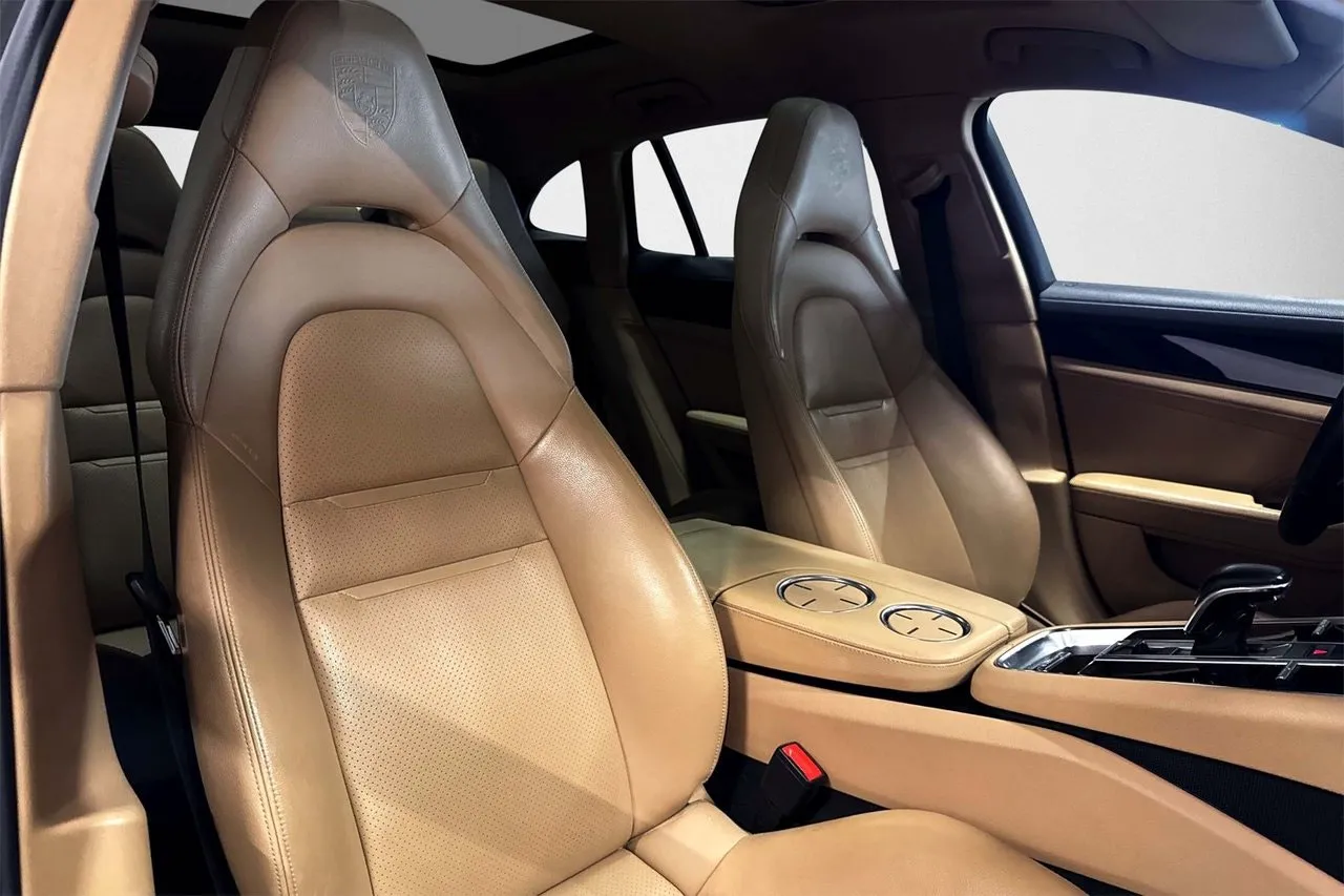 Vehicle image 14