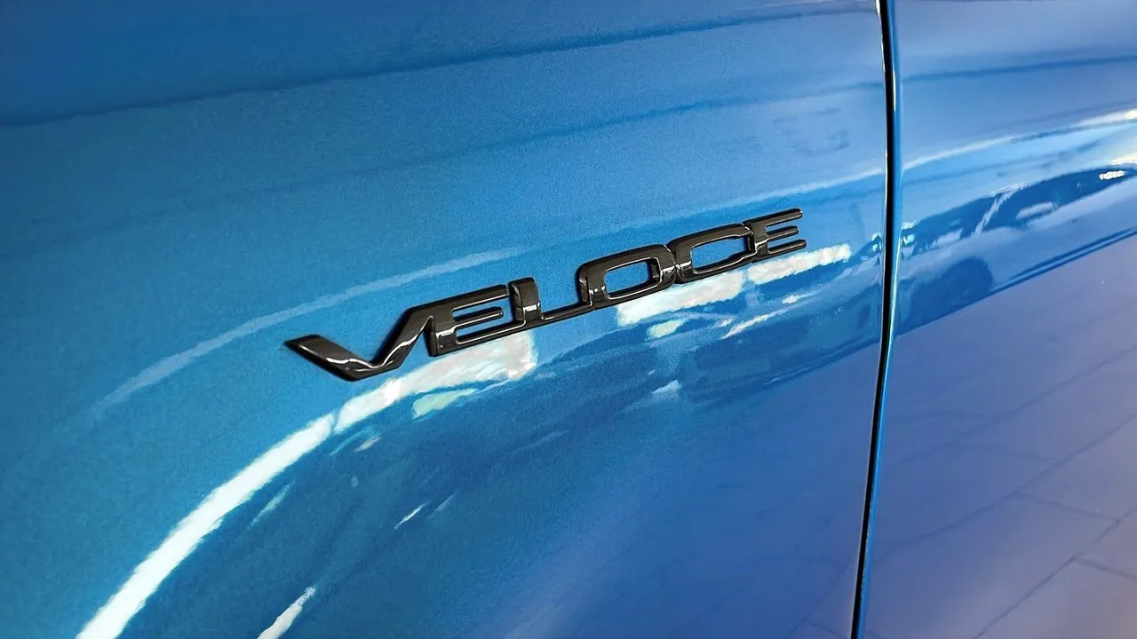 Vehicle image 24