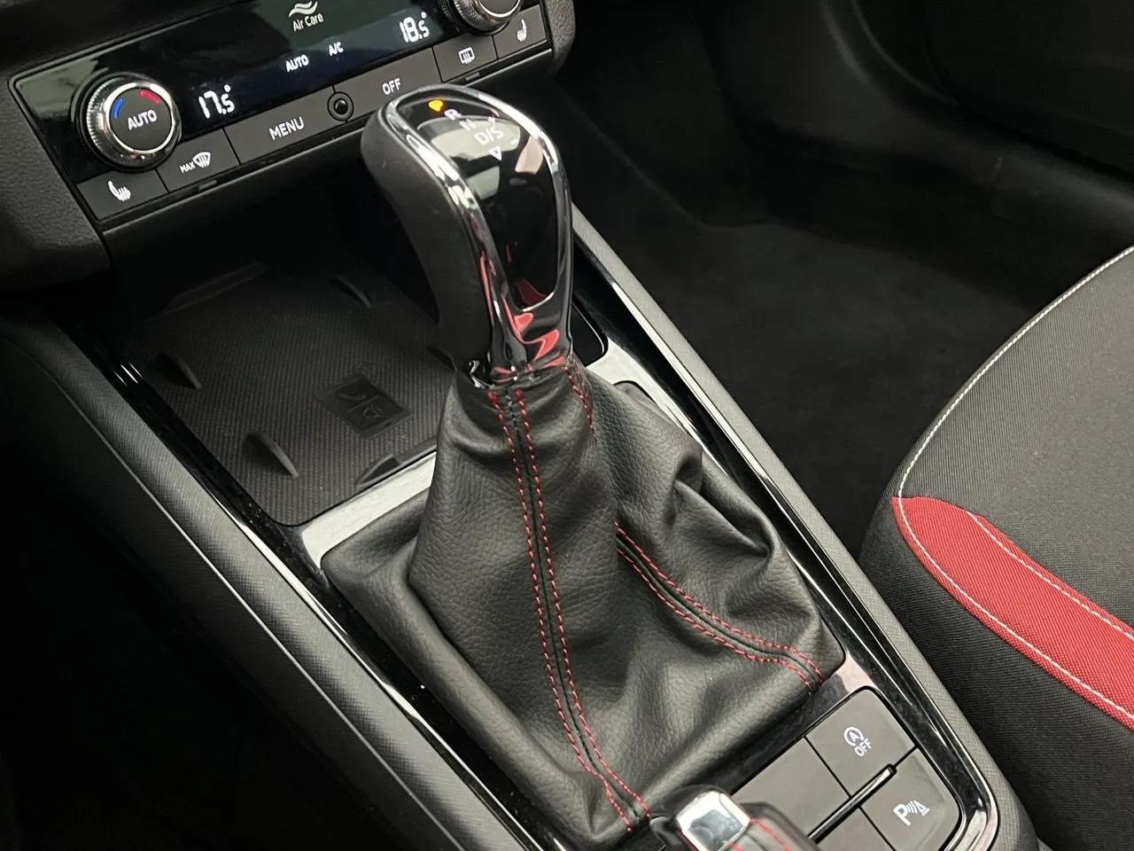 Vehicle image 24