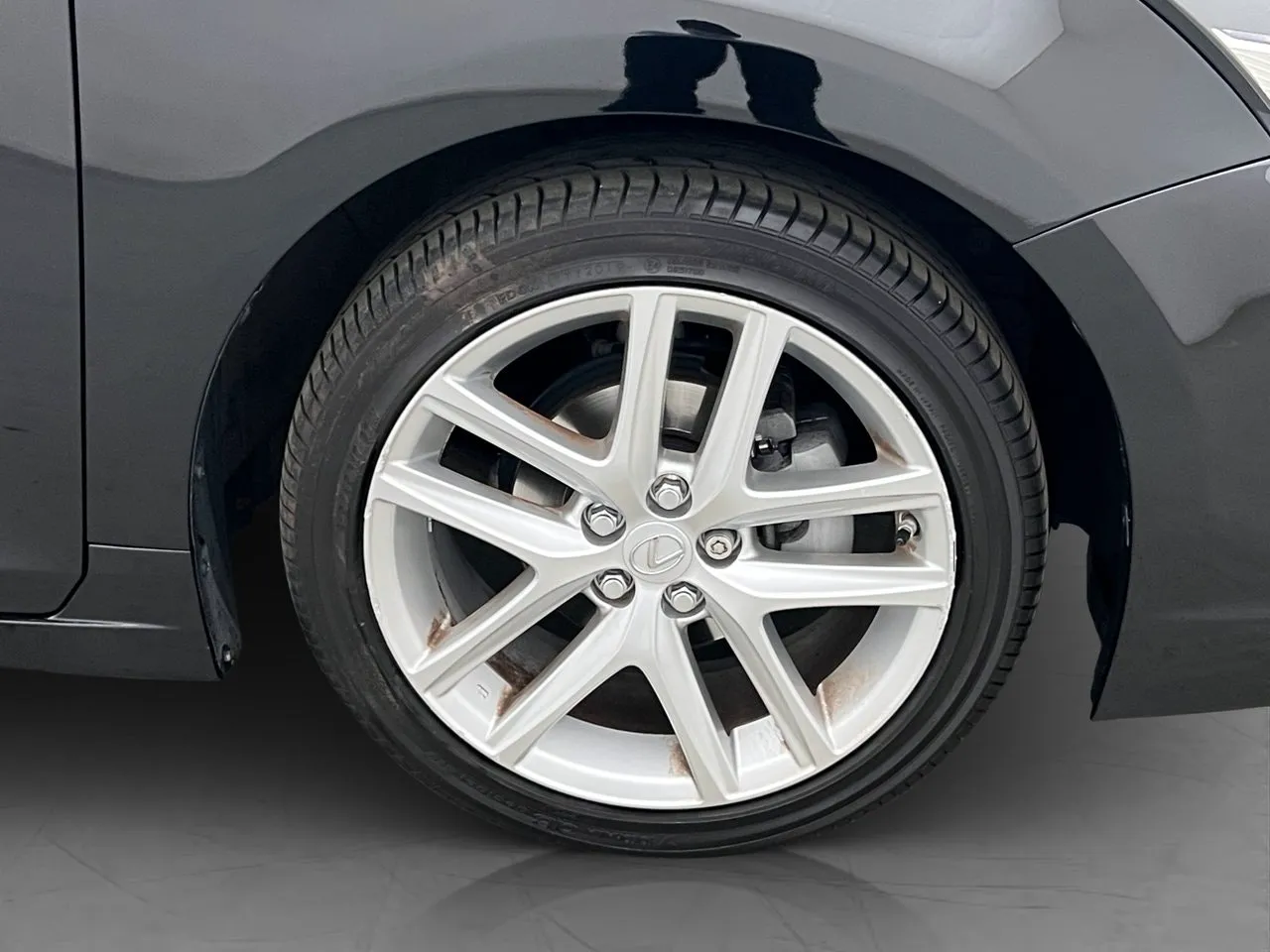 Vehicle image 30