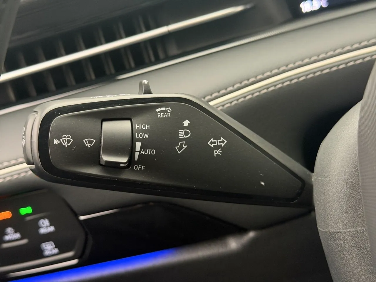 Vehicle image 27