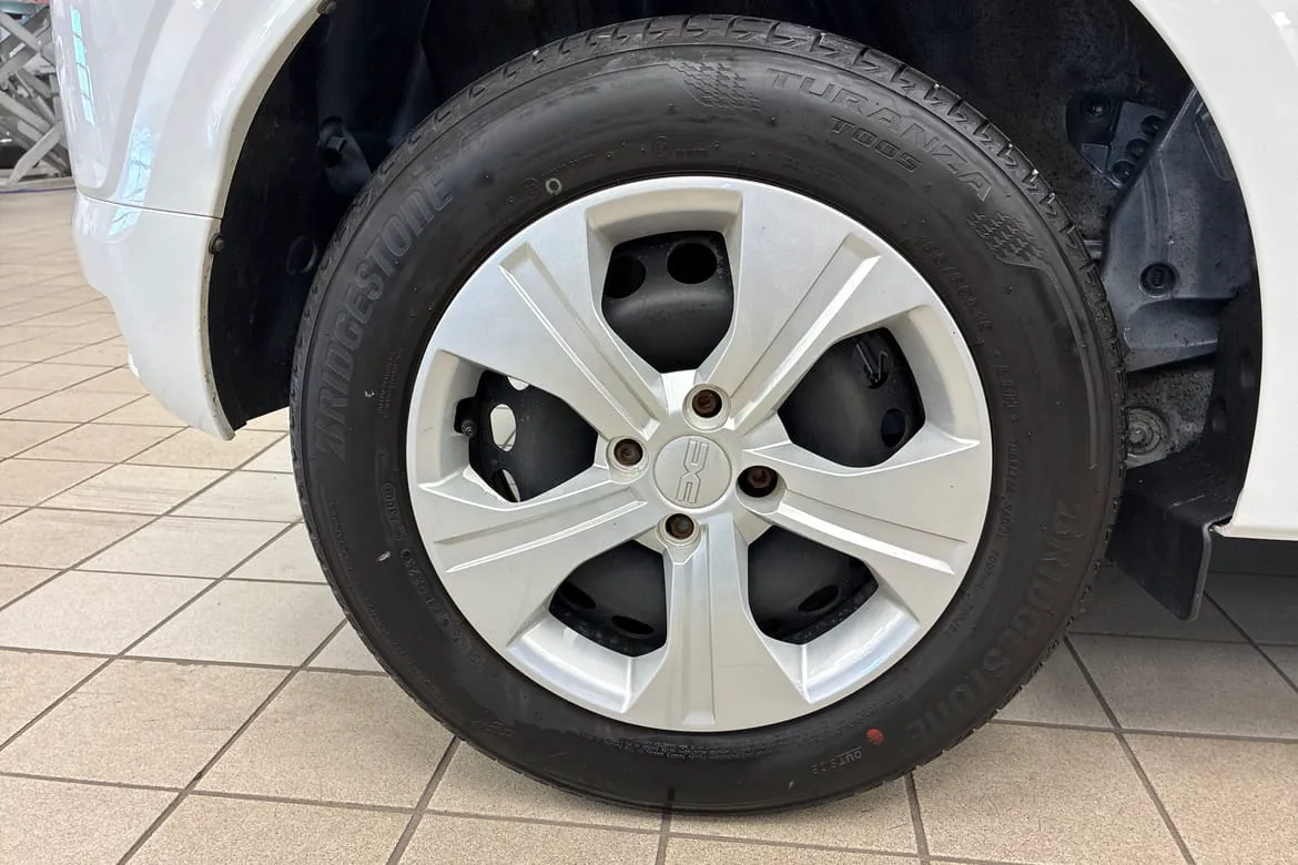 Vehicle image 16