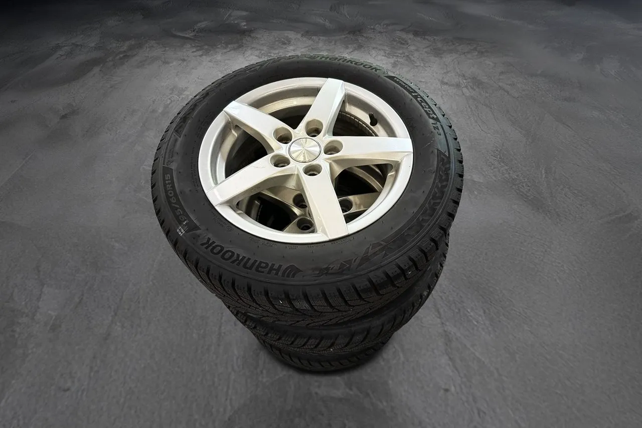 Vehicle image 18