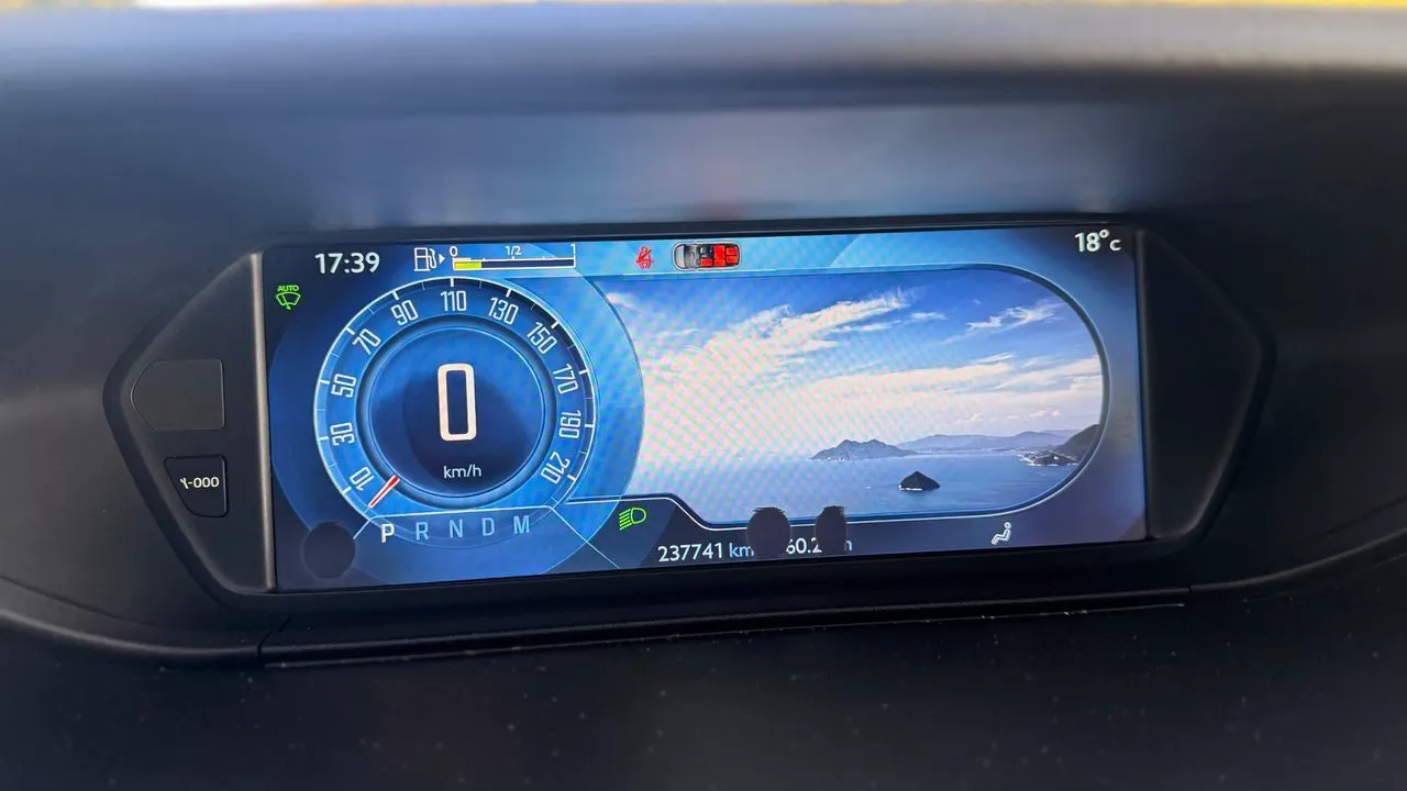 Vehicle image 16
