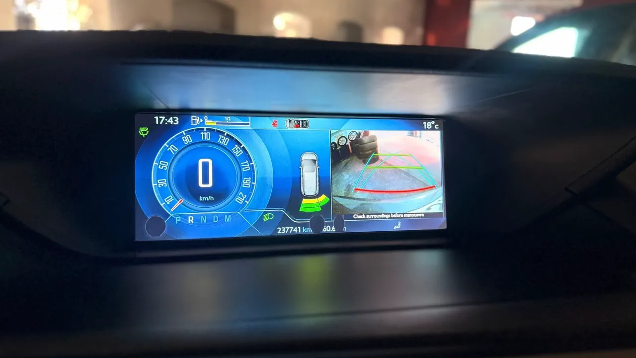 Vehicle image 18