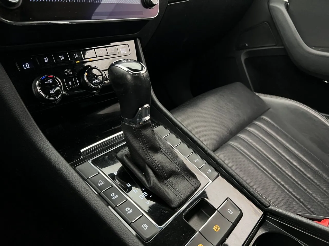 Vehicle image 28