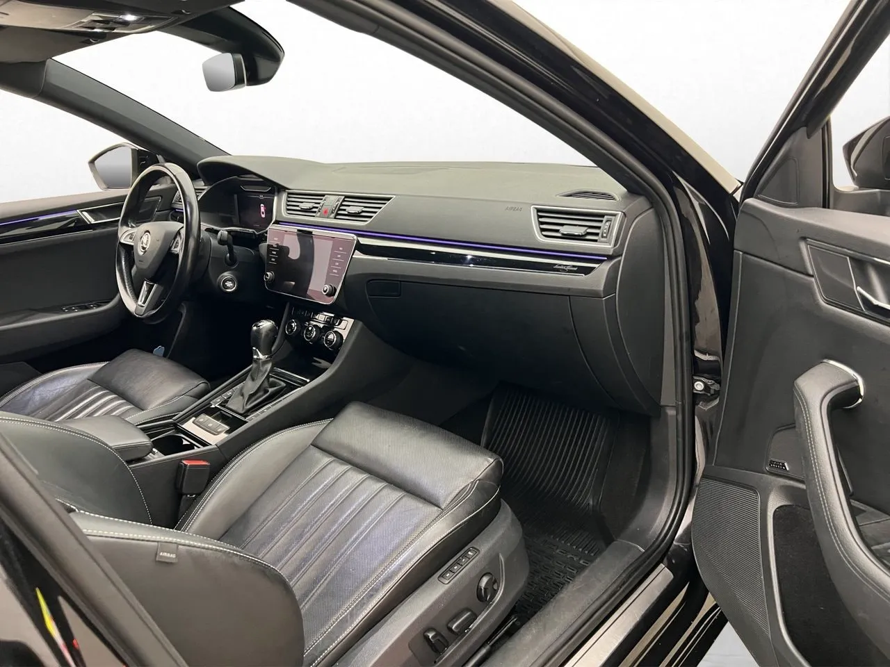Vehicle image 33