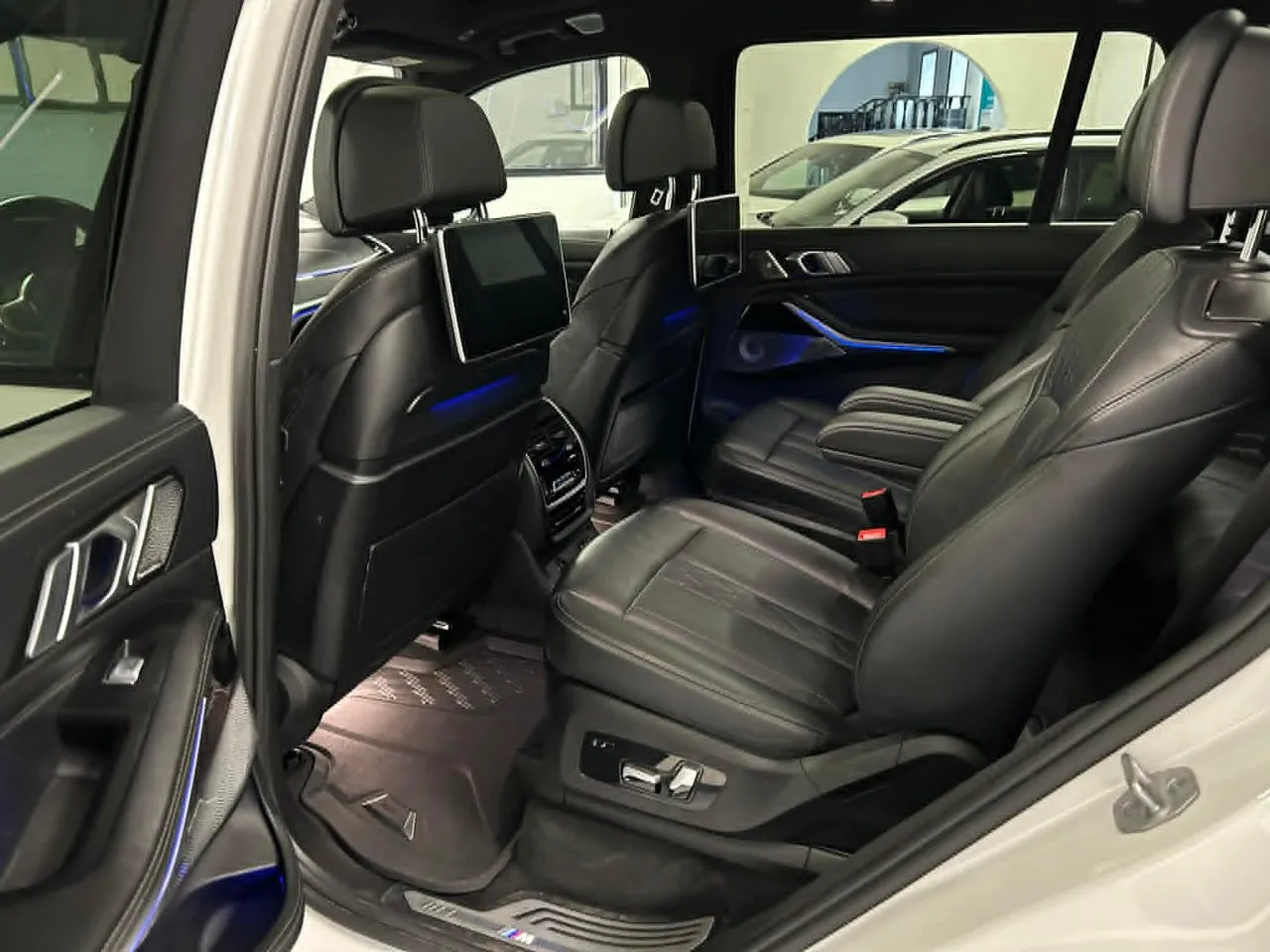 Vehicle image 14