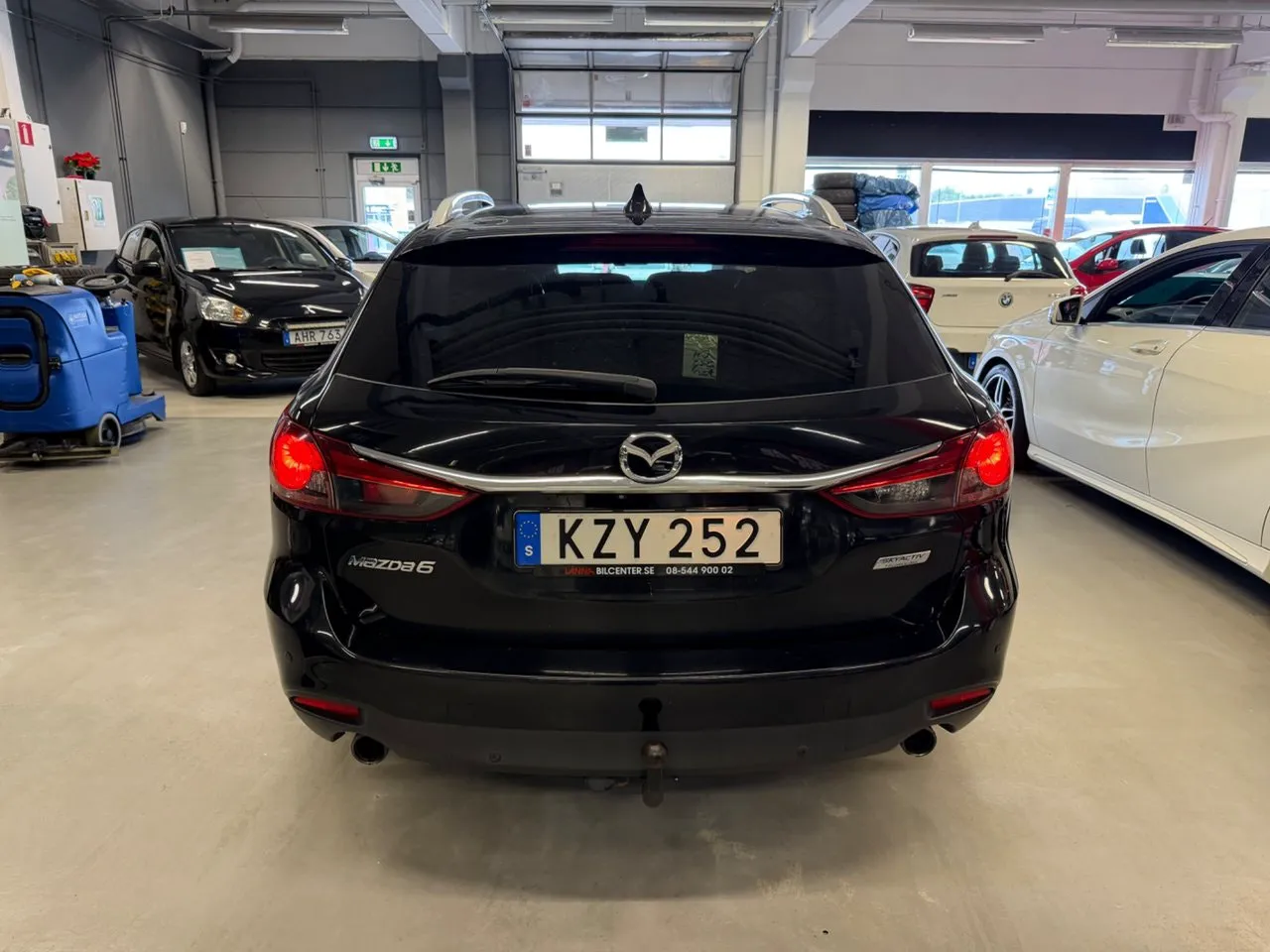 Vehicle image 5