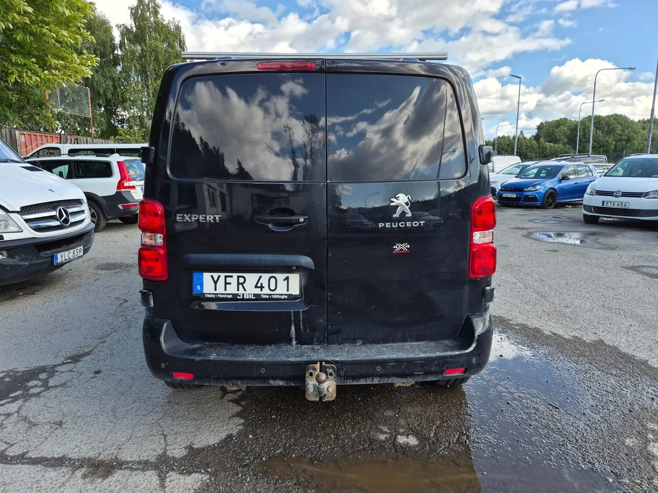 Vehicle image 11
