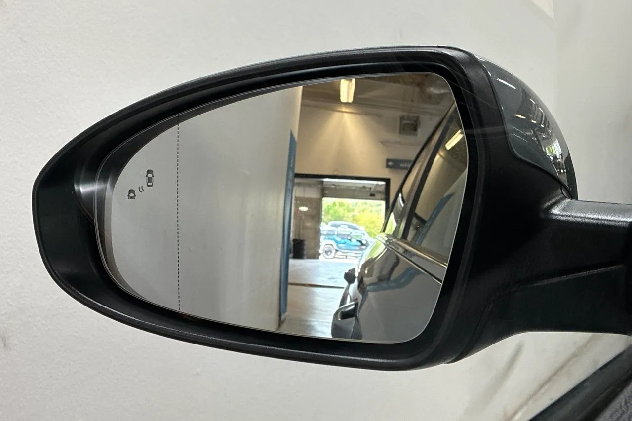 Vehicle image 24