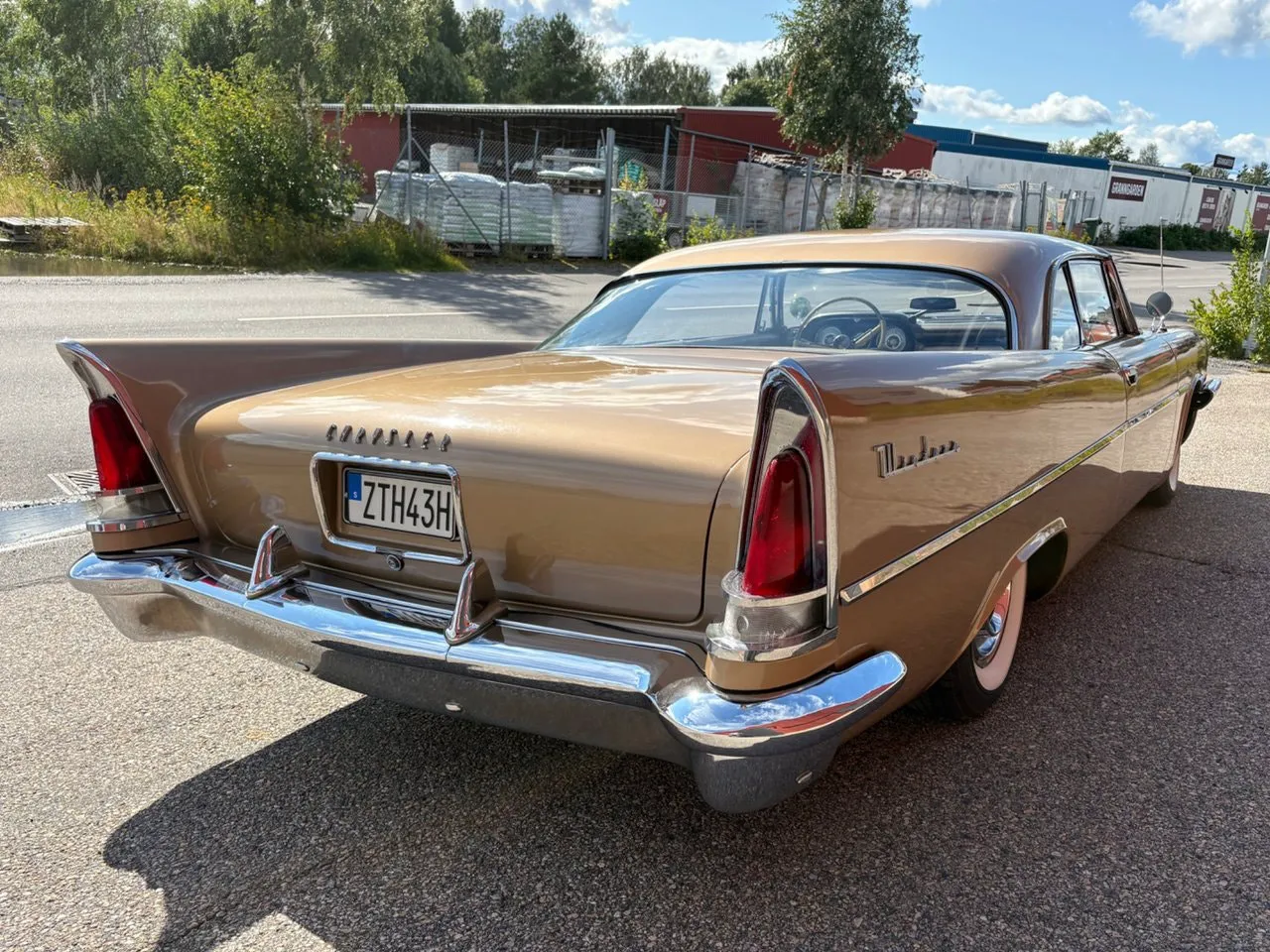 Vehicle image 7