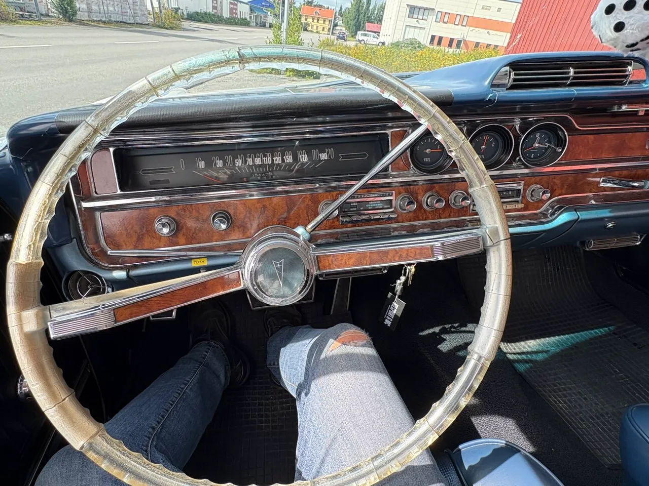 Vehicle image 21