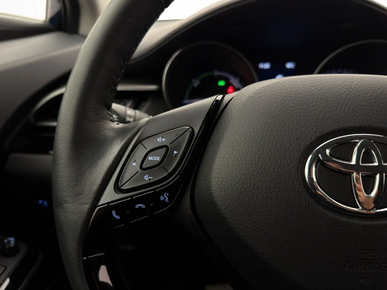 Vehicle image 15