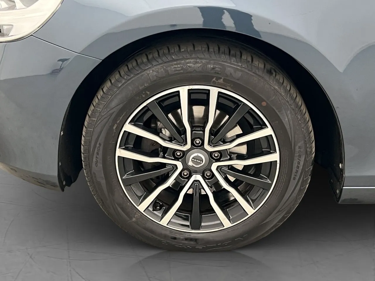 Vehicle image 25