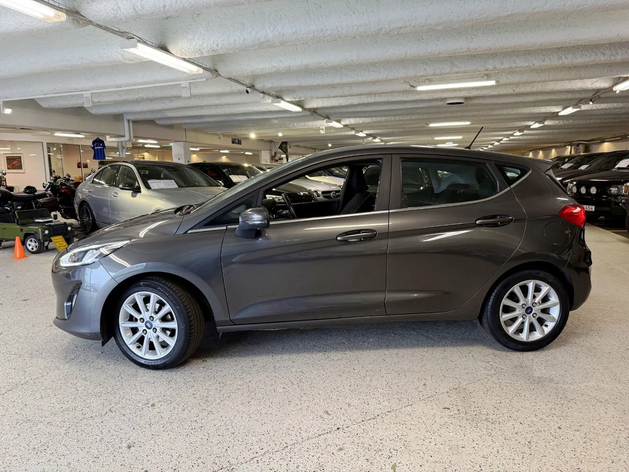 Vehicle image 5