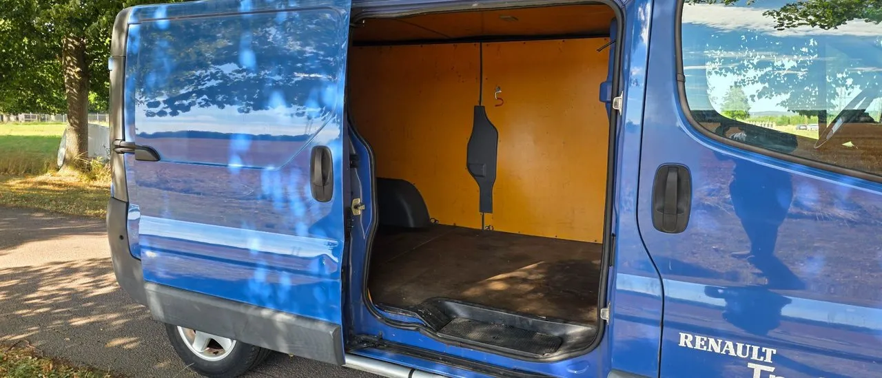 Vehicle image 13